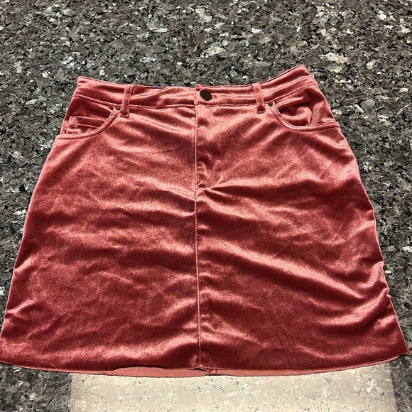 5 items Forever 21 BUNDLE - 2 skirts, 1 short, 1 short sleeve, 1 onesie bodycon - Picture 6 of 16